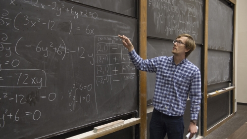Mathematics postdoc Jacek Cyranka teaches fluid dynamics in Calculus II class.