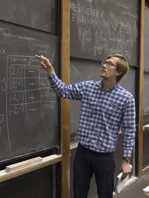Mathematics postdoc Jacek Cyranka teaches fluid dynamics in Calculus II class.